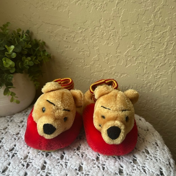 Disney Winnie the Pooh Plush 8.5in and Vintage Slippers Sz 7-8 - Red and Yellow - Picture 9 of 12